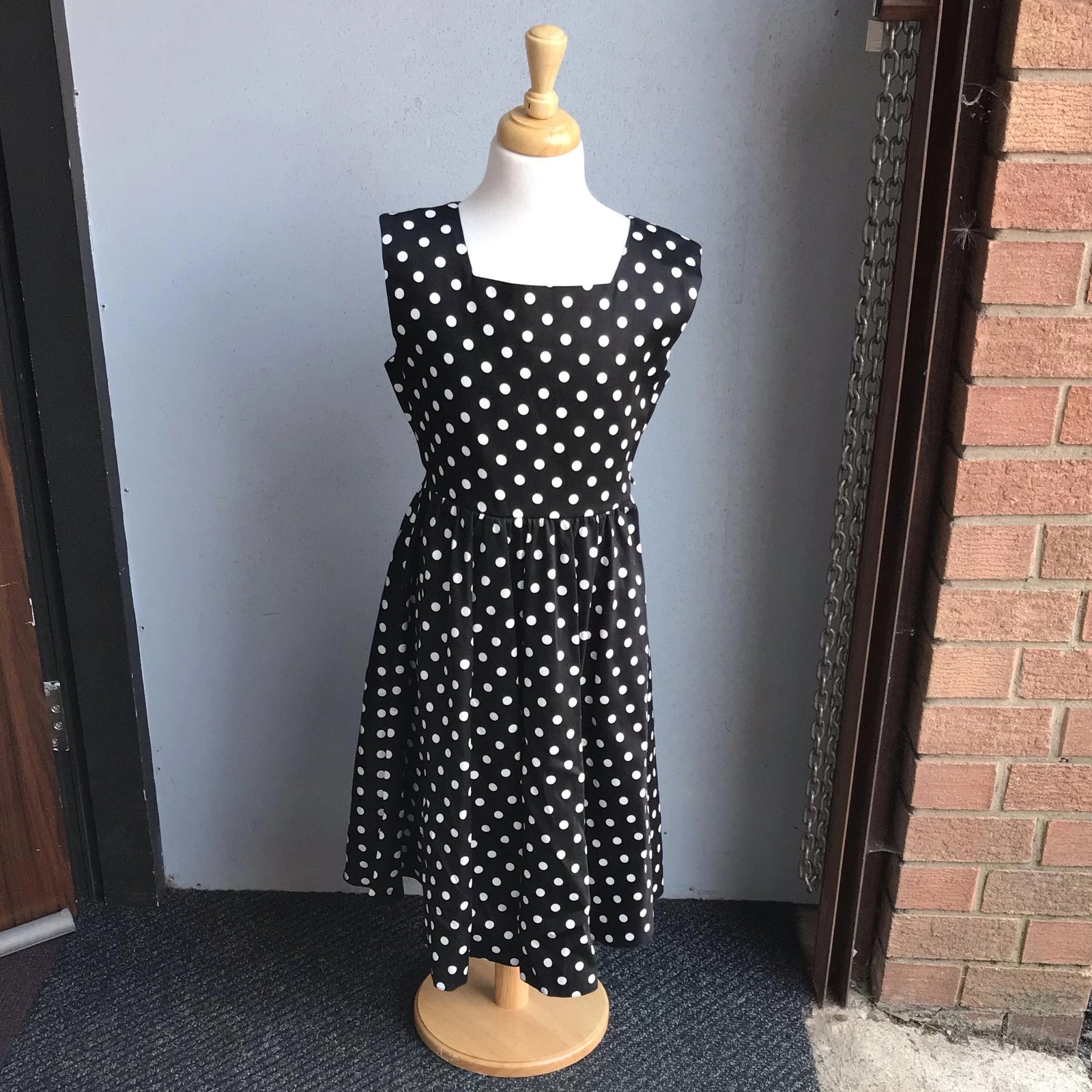Lady Vintage "Little Vintage" Swing Dress Black and White Polka dot-Vendemia
